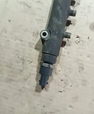 Volvo XC90 Fuel main line pipe 30622085 0445215015