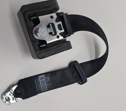Rear seatbelt