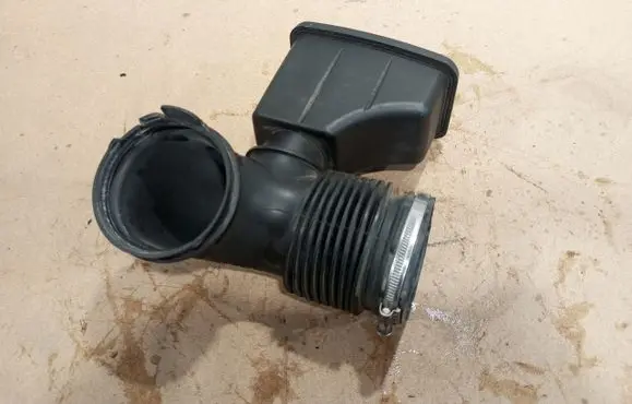BMW 5 E60 E61 Intake resonator 