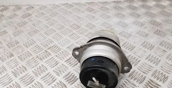 Volkswagen Touareg II Engine mount bracket 7L8199131F