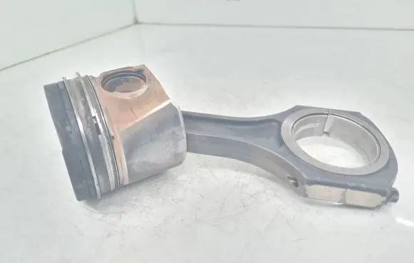Mercedes-Benz Sprinter W906 Piston with connecting rod 65100