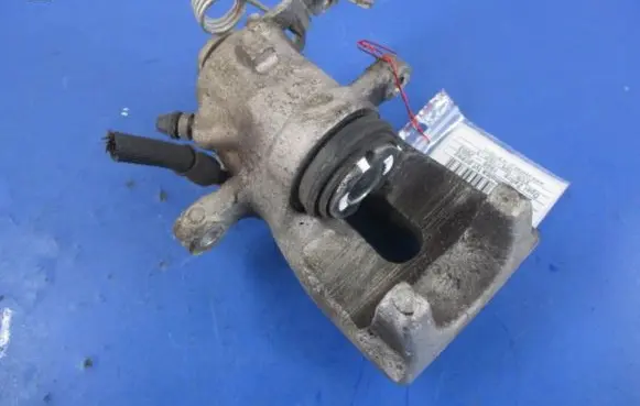 Opel Zafira A Rear brake caliper