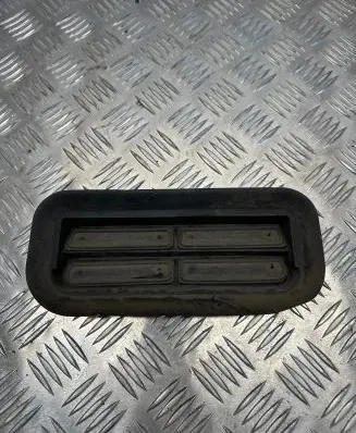 Volkswagen Phaeton Quarter panel pressure vent 3d0819464b