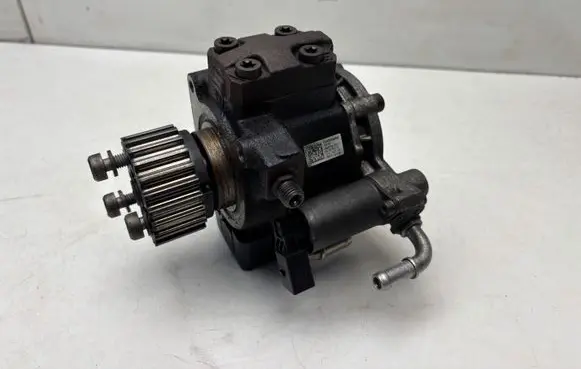 Volkswagen Touran II Fuel injection high pressure pump 03L130755E 190611222018 V210SVZ08