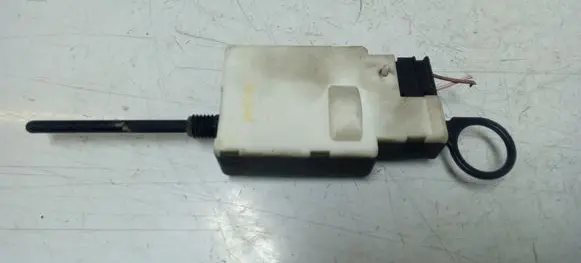 Fuel tank cap lock