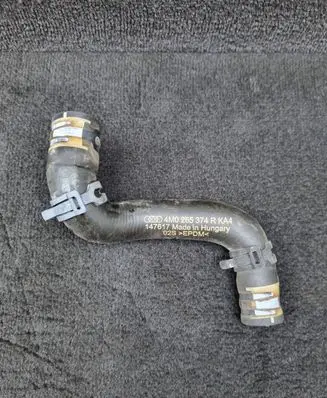Audi Q7 4M Engine coolant pipe/hose 4M0265374R