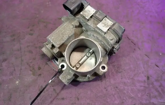 Audi Coupe Throttle body valve 04C133062D
