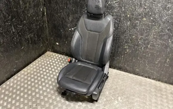 BMW i4 Front passenger seat 