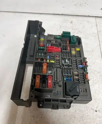 BMW 1 E81 E87 Fuse module 9119446 90205670