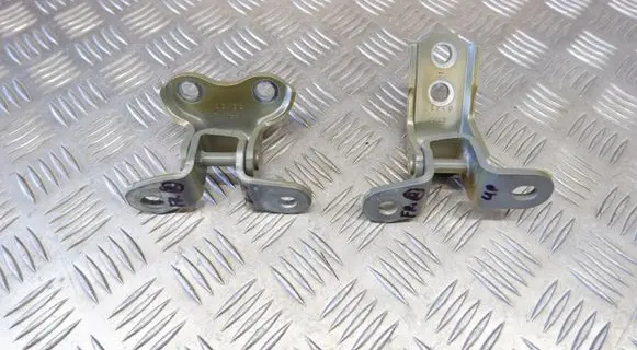 Toyota Yaris Cross Front door hinge set 6871002060 6873002050