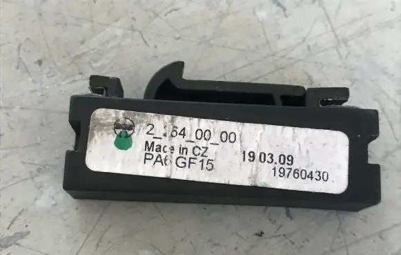 Opel Insignia A Parcel shelf load cover mount bracket 19760430 22640000