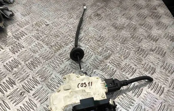 Audi A8 S8 D3 4E Front door lock 4F2837016B