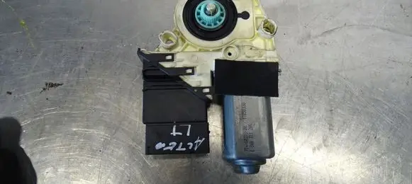 Seat Altea XL Rear door window regulator motor 1K0959703AE