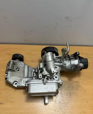 Oil filter mounting bracket