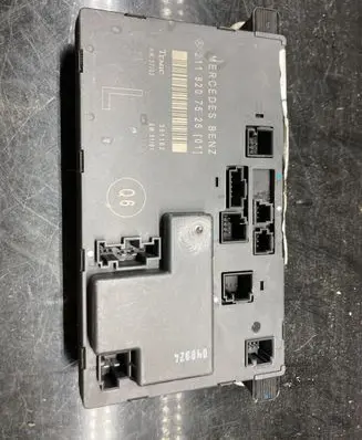 Mercedes-Benz E W211 Door control unit/module 2118207526