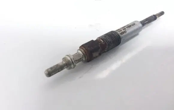 Volkswagen PASSAT B6 Glow plug N10591604 H56HG