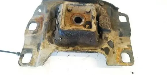 Ford C-MAX I Engine mount bracket 3M517M121AE