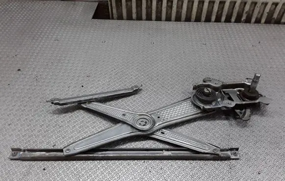 Toyota Yaris Front door manual window regulator 