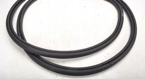 Volvo XC90 Rubber seal front coupe door 