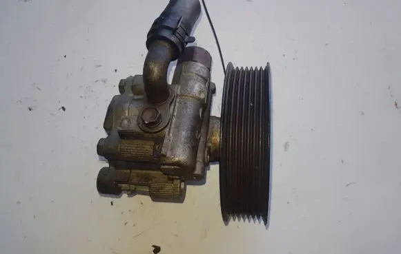 Toyota Avensis Verso Power steering pump