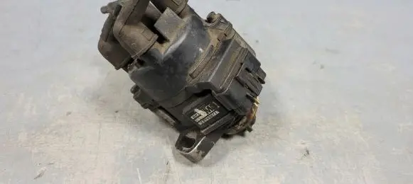Mazda 323 F Spark distributor cap 547A