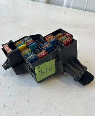 Volkswagen Touareg I Fuse module 7L0941828 7L0941824