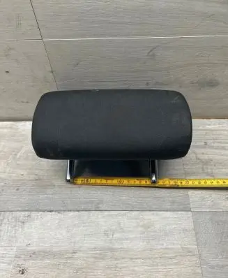 Volkswagen Jetta VI Rear seat headrest 