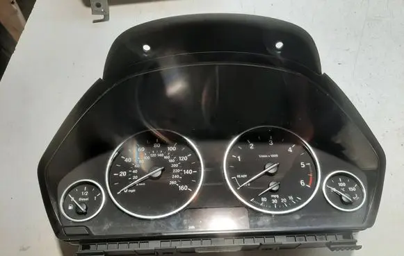 Speedometer (instrument cluster)