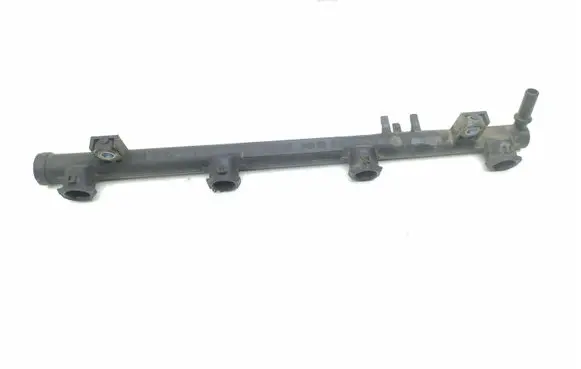 Opel Vivaro Fuel main line pipe 8200601367