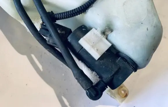 Ford Focus Windscreen/windshield washer pump 1s7117k624fe