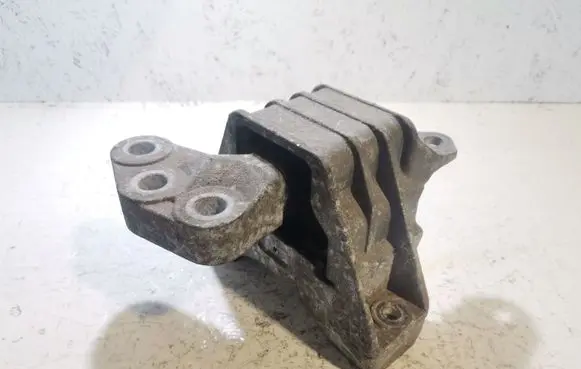 Opel Vectra C Engine mount bracket 210446112