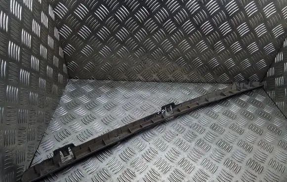 Opel Zafira B Rear bumper mounting bracket 13157605