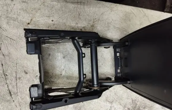 Skoda Octavia Mk2 (1Z) Armrest 1Z0864207 8102585 1077293