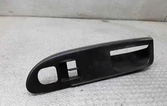 Volkswagen PASSAT B6 Front door interior handle trim 3C1867171C