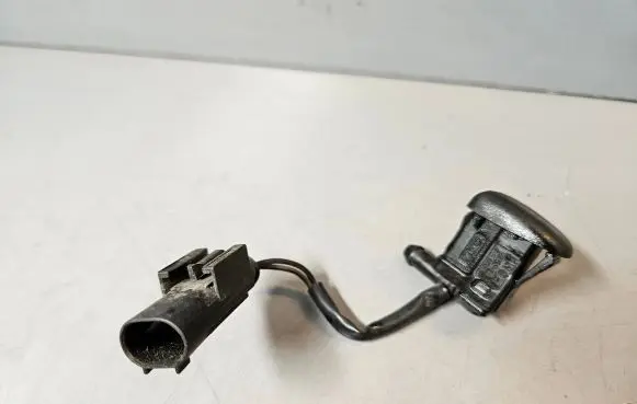 BMW 5 E39 Windshield washer spray nozzle 8361039 61668361039