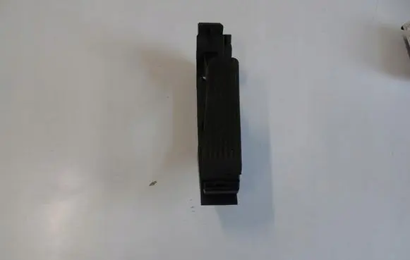 Mercedes-Benz S W220 Accelerator throttle pedal 2203000104