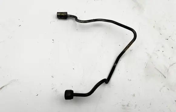 Toyota Land Cruiser (J120) Fuel injector supply line/pipe