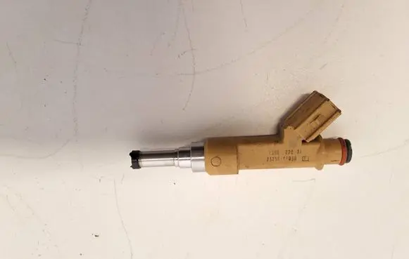 Toyota Auris E180 Fuel injector 23250-0T030