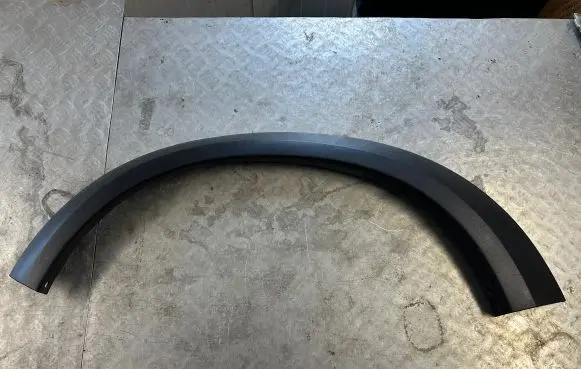 Volvo XC70 Front arch trim 31283104