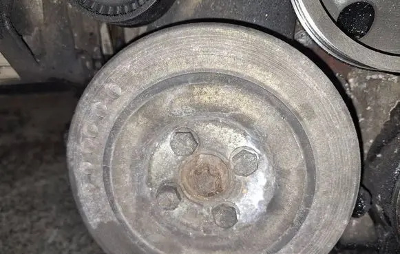 Opel Corsa D Crankshaft pulley
