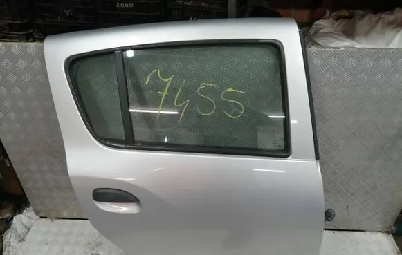 Dacia Sandero Rear door