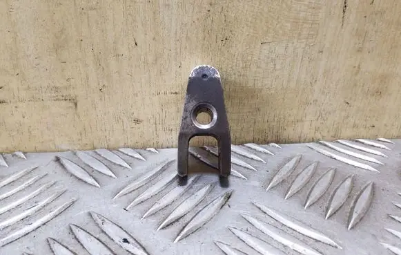 Mercedes-Benz CLS C219 Fuel Injector clamp holder