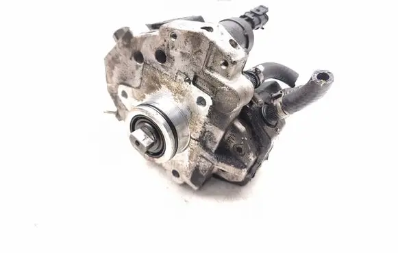 Volvo XC90 Fuel injection high pressure pump 8689590 0445010043
