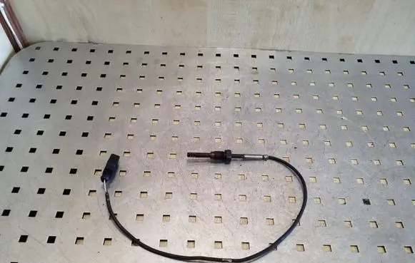 Volkswagen Crafter Exhaust gas temperature sensor 070906088