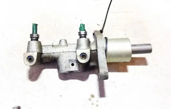 Peugeot 407 Master brake cylinder