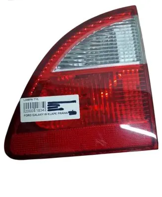 Tailgate rear/tail lights