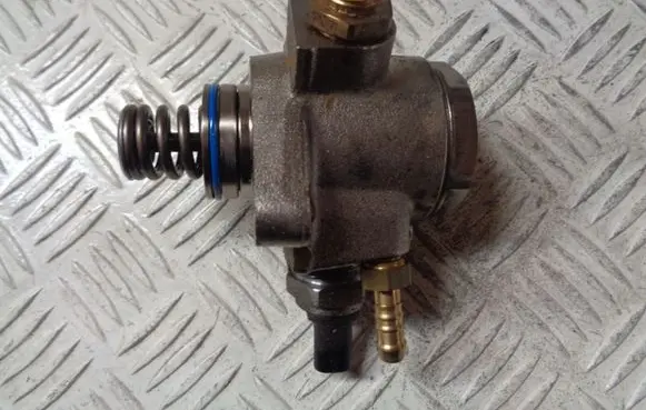Skoda Fabia Mk3 (NJ) Fuel injection high pressure pump 04E127026BH