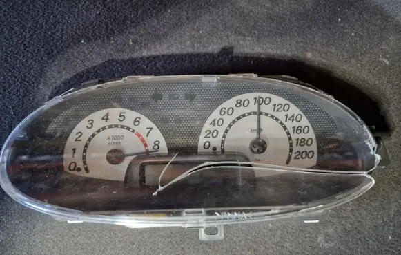 Toyota Yaris Speedometer (instrument cluster) 8380052330