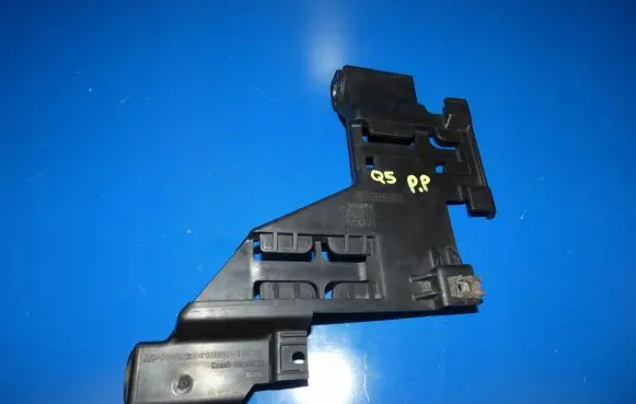 Audi Q5 SQ5 Front bumper mounting bracket