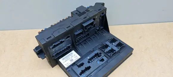 Mercedes-Benz CLS C219 Fuse module 2115457801